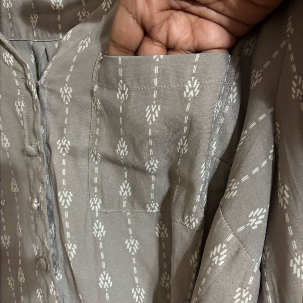 Gray Torrid Button-Down Top With Arrow Pattern - image 3